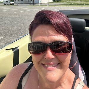 Meet your Posher, Leigh